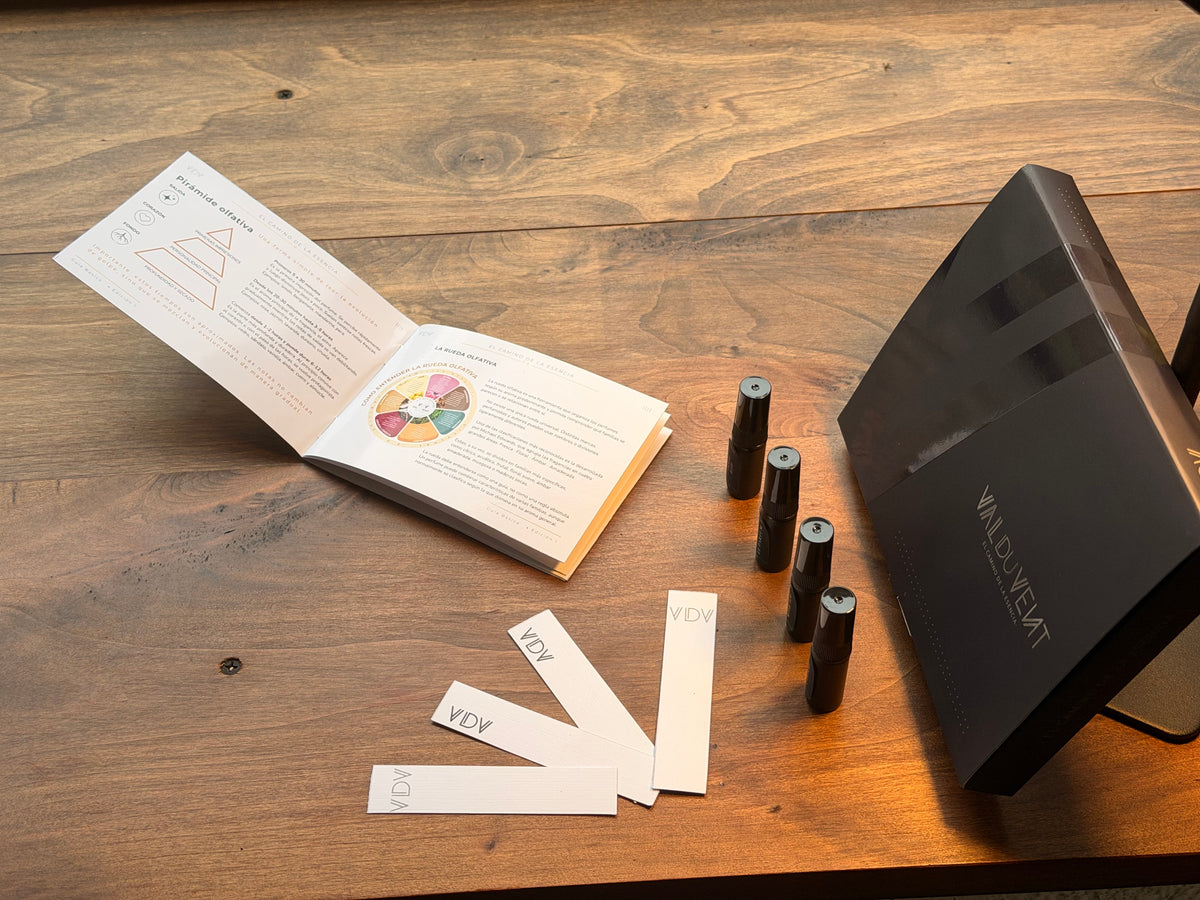Cuatro perfumes Val du Vent en formato de 3 ml con guía y tiras olfativas